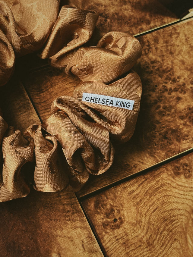 Cotswolds Floral Jacquard Hazel Scrunchie - Classic