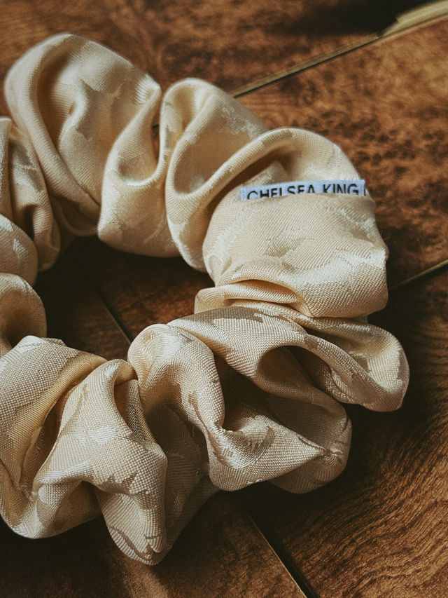 Cotswolds Floral Jacquard Meadow Scrunchie - Classic