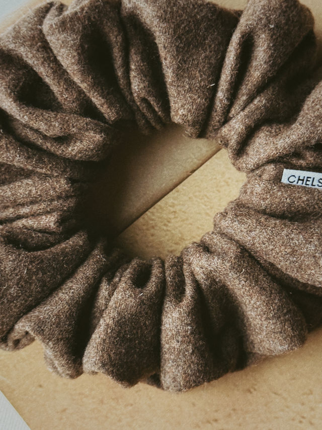 Cotswolds Wool Chestnut Scrunchie - Classic