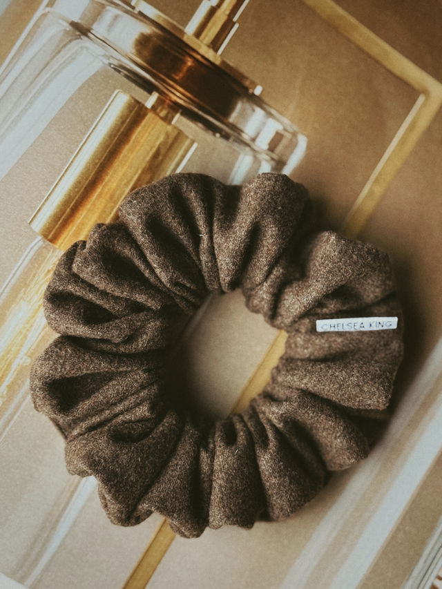 Cotswolds Wool Chestnut Scrunchie - Classic