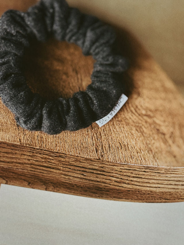 Cotswolds Wool Charcoal Scrunchie - Thin