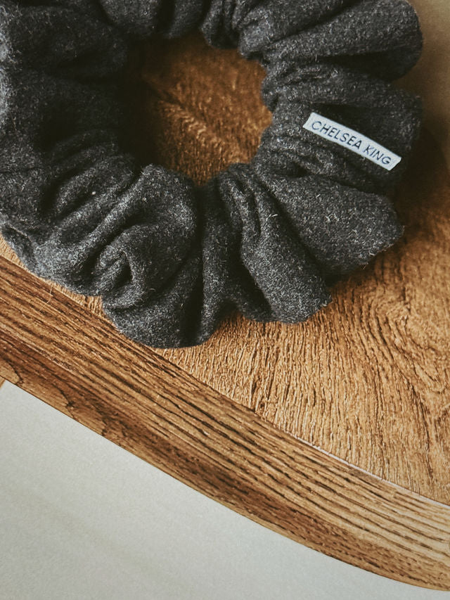 Cotswolds Wool Charcoal Scrunchie - Classic