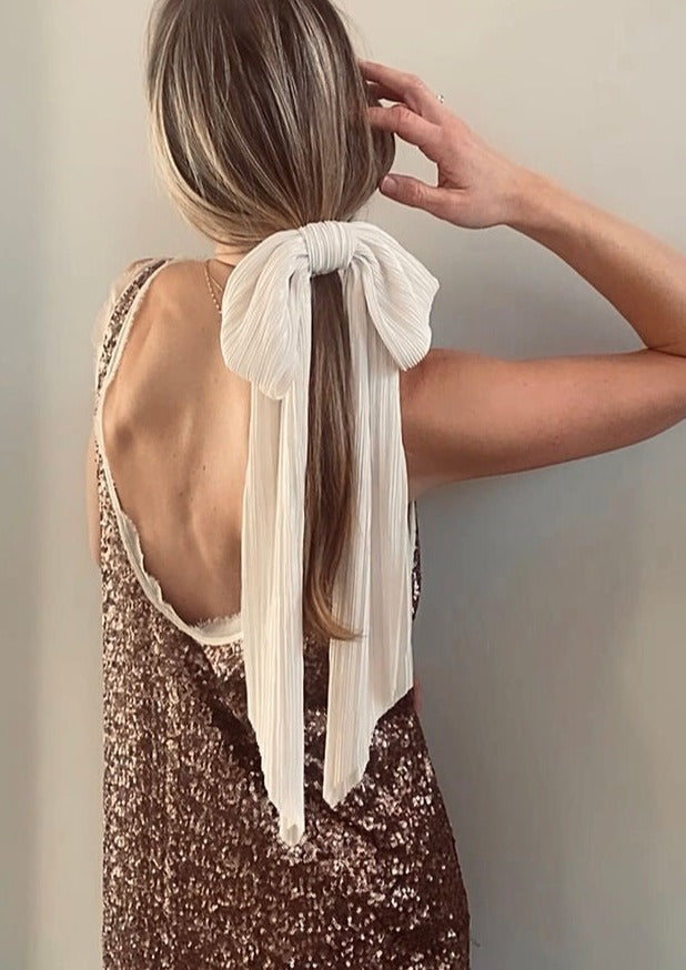 Plissé Ivory Bow