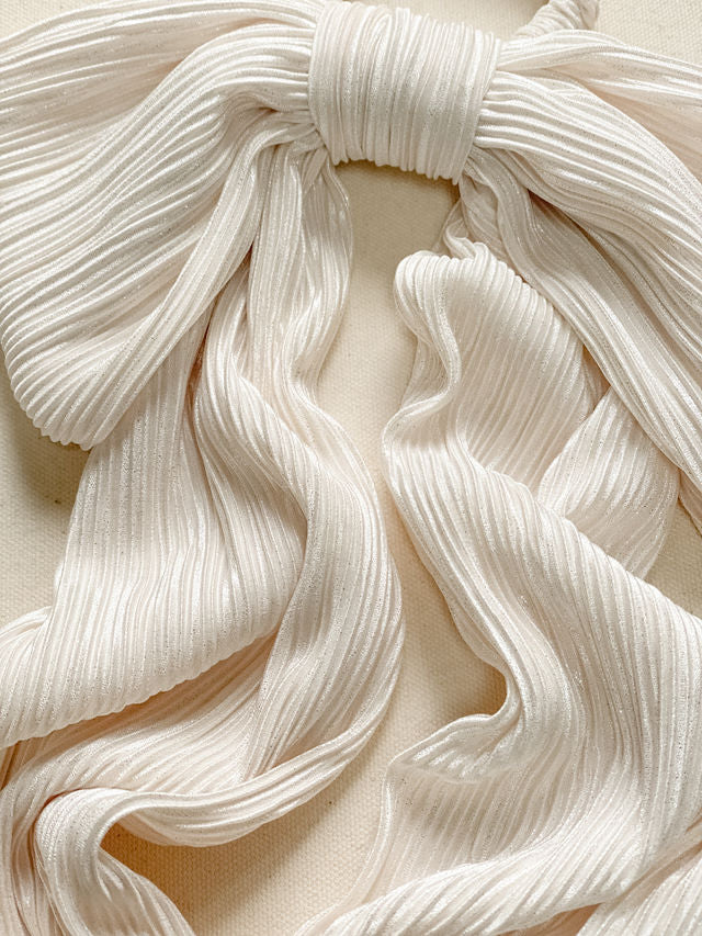 Plissé Ivory Bow