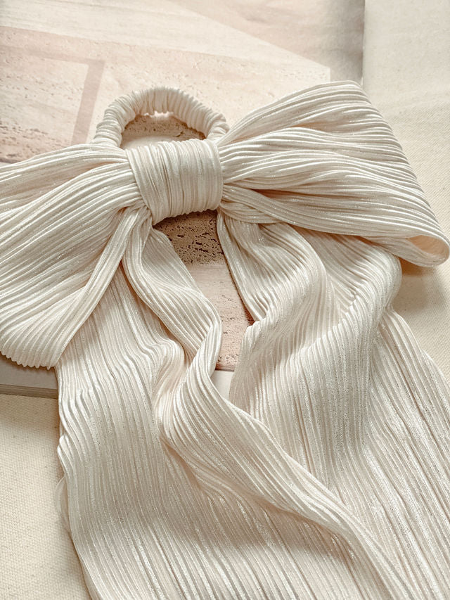 Plissé Ivory Bow