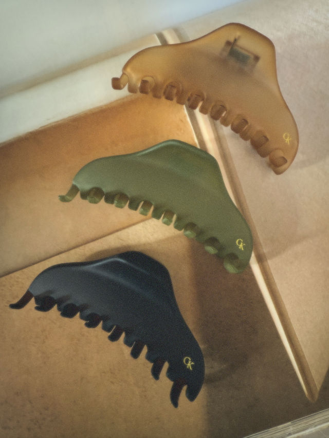 French Claw Olive Green - Medium