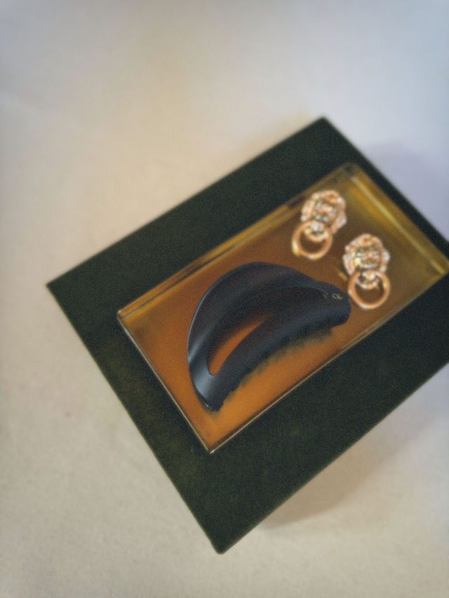 French L’Arc Cutout Claw Velvet Amber