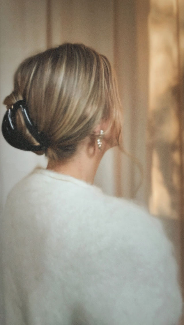 French L’Arc Cutout Claw Black