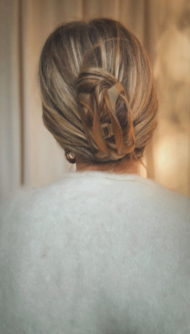 French L’Arc Cutout Claw Champagne Amber