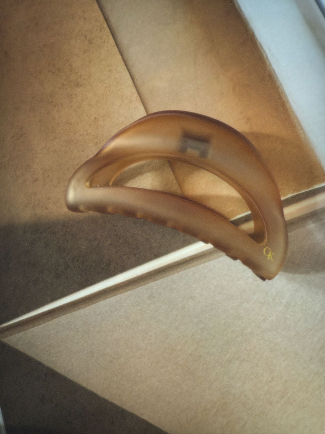 French L’Arc Cutout Claw Champagne Amber