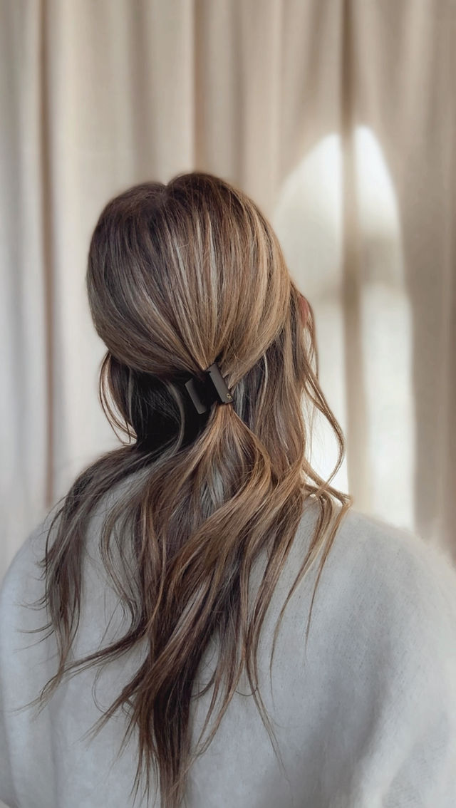 French Oval Claw Velvet Amber - Mini