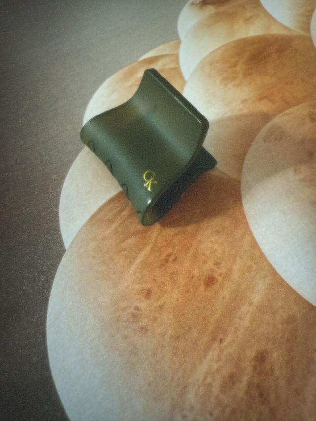 French Oval Claw Olive Green - Mini