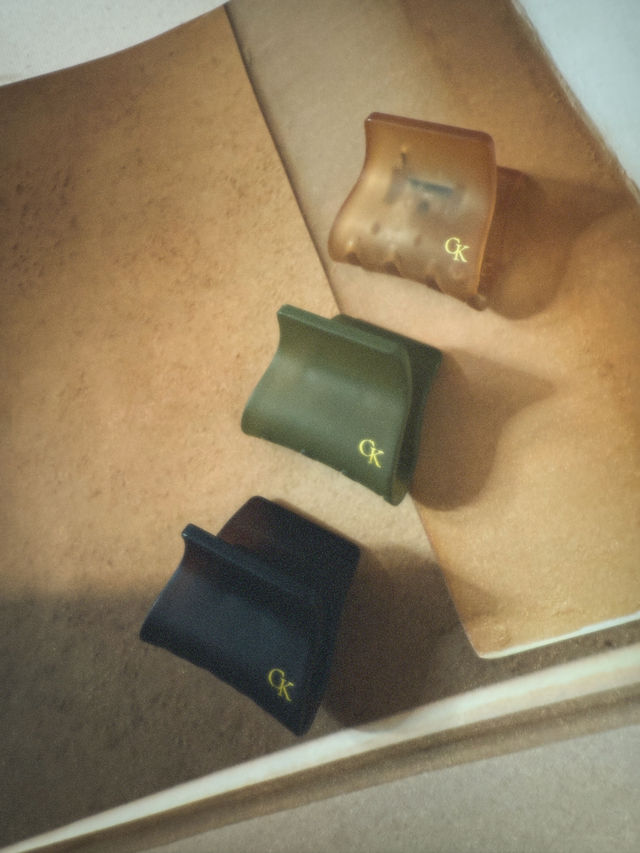 French Oval Claw Olive Green - Mini