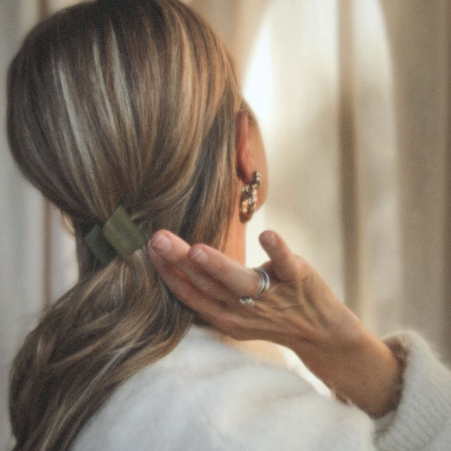 French Oval Claw Olive Green - Mini