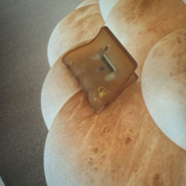 French Oval Claw Champagne Amber - Mini