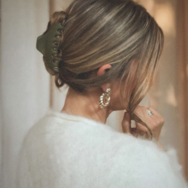 French Claw Olive Green - Medium