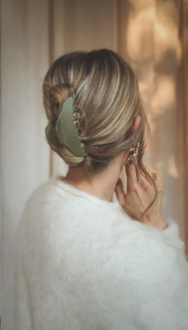 French Claw Olive Green - Medium