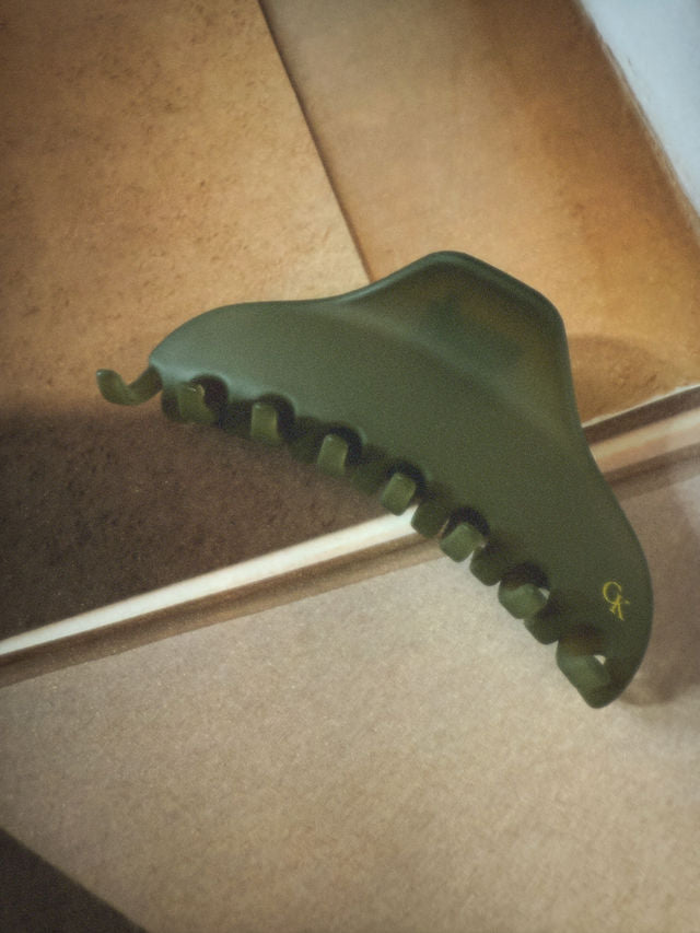 French Claw Olive Green - Medium