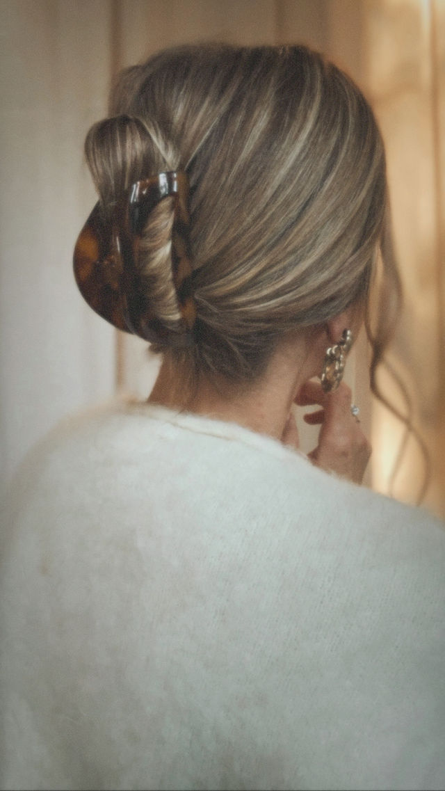 French L’Arc Cutout Claw Tortoise