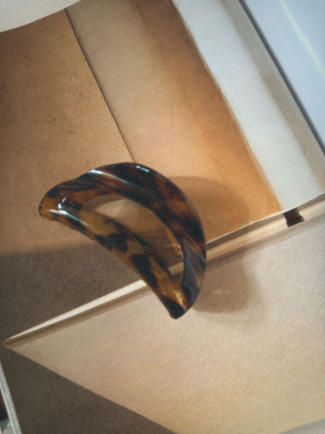 French L’Arc Cutout Claw Tortoise