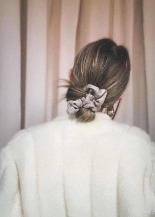 Winter's Knit Biege Scrunchie - Classic