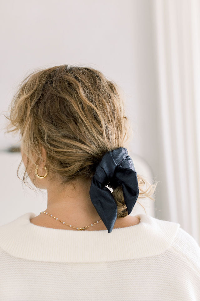 Bordeaux Faux Leather Noir Wire Scarf