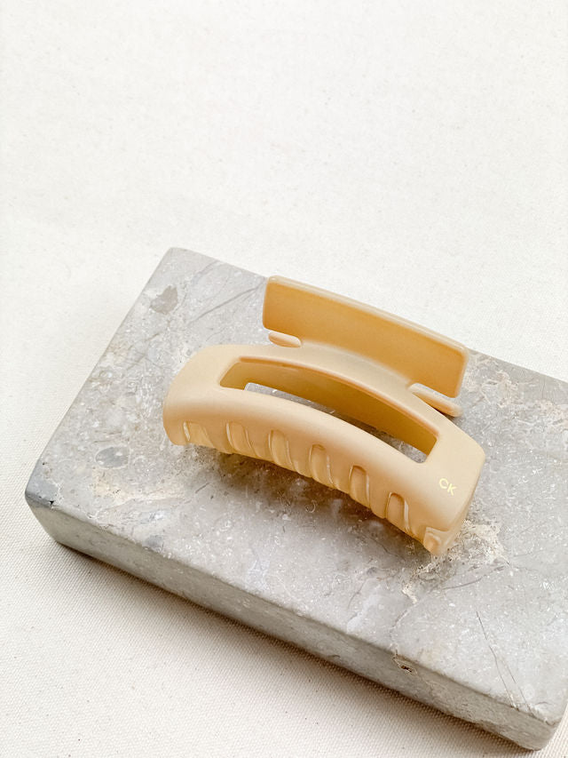 French Cutout Claw Crème Matte